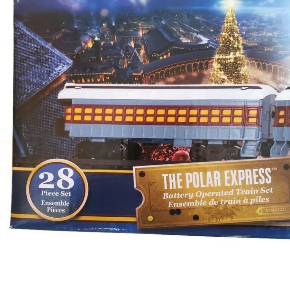 Lionel The Polar Express Battery Operated Train Set 28 Pieces 71-1925-200 New - Picture 4 of 8